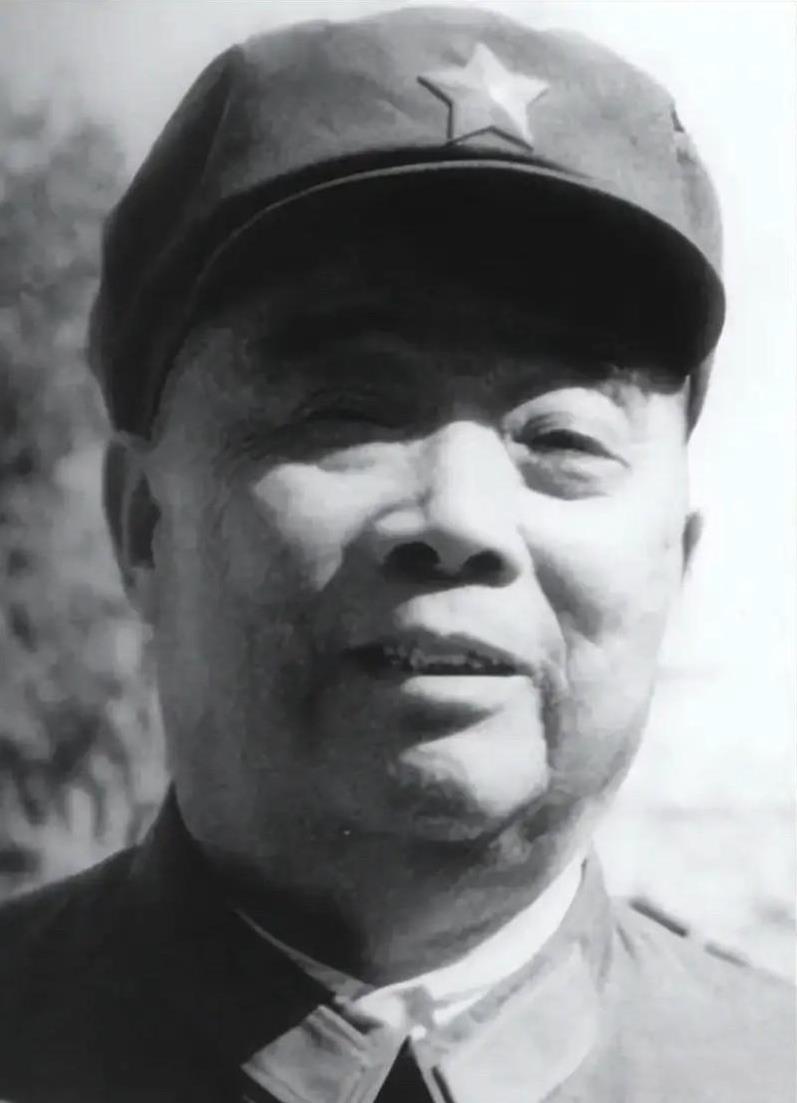 1955年，陈开路是红一军团的团长，却因抗战中多次负伤，后遗症太多，在授衔仪式上