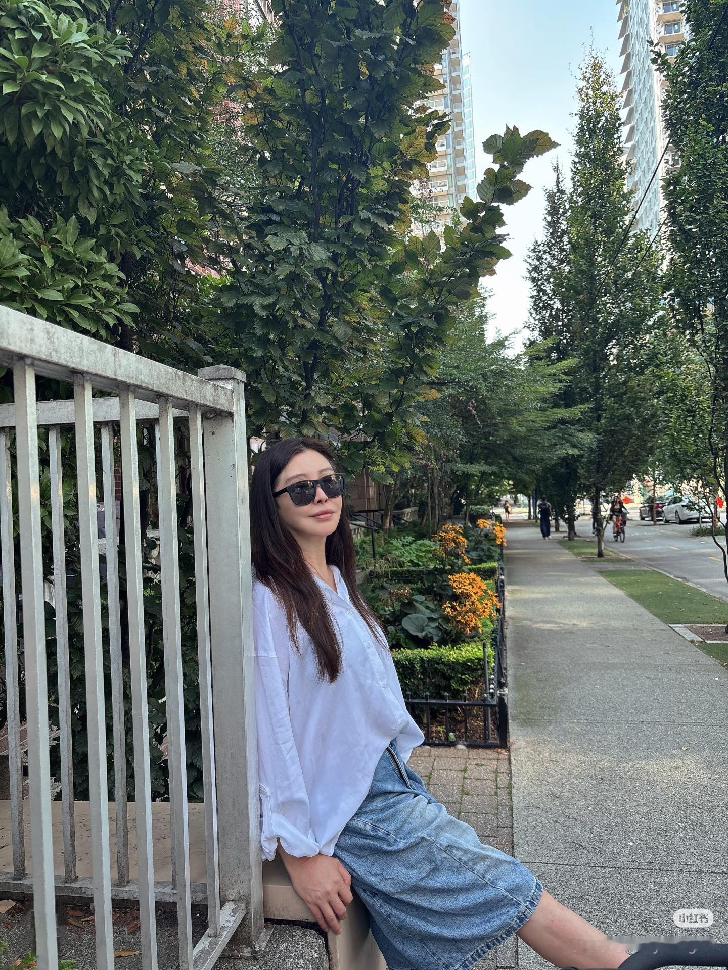 王祖贤分享照片以及59岁生日随想：这些年过得安静也充实，经营一家小小的艾灸馆，其