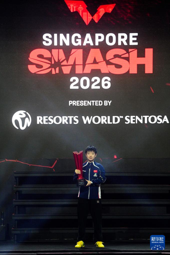 孙颖莎虽然新加坡夺冠，但世界第一的宝座仍有可能让位给队友王曼昱。孙颖莎在新加坡