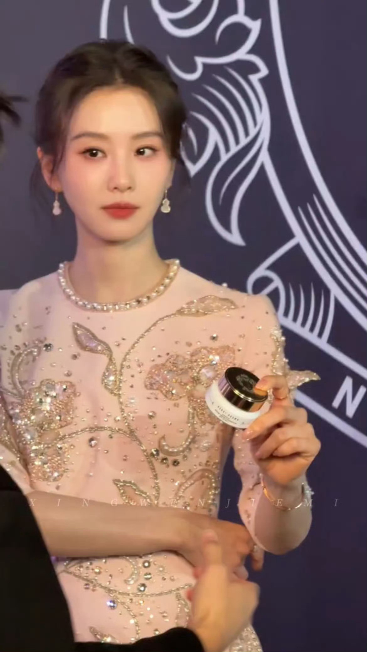 刘诗诗仙女盘发刘诗诗身着GeorgesHobeika2025秋冬高级定制礼服