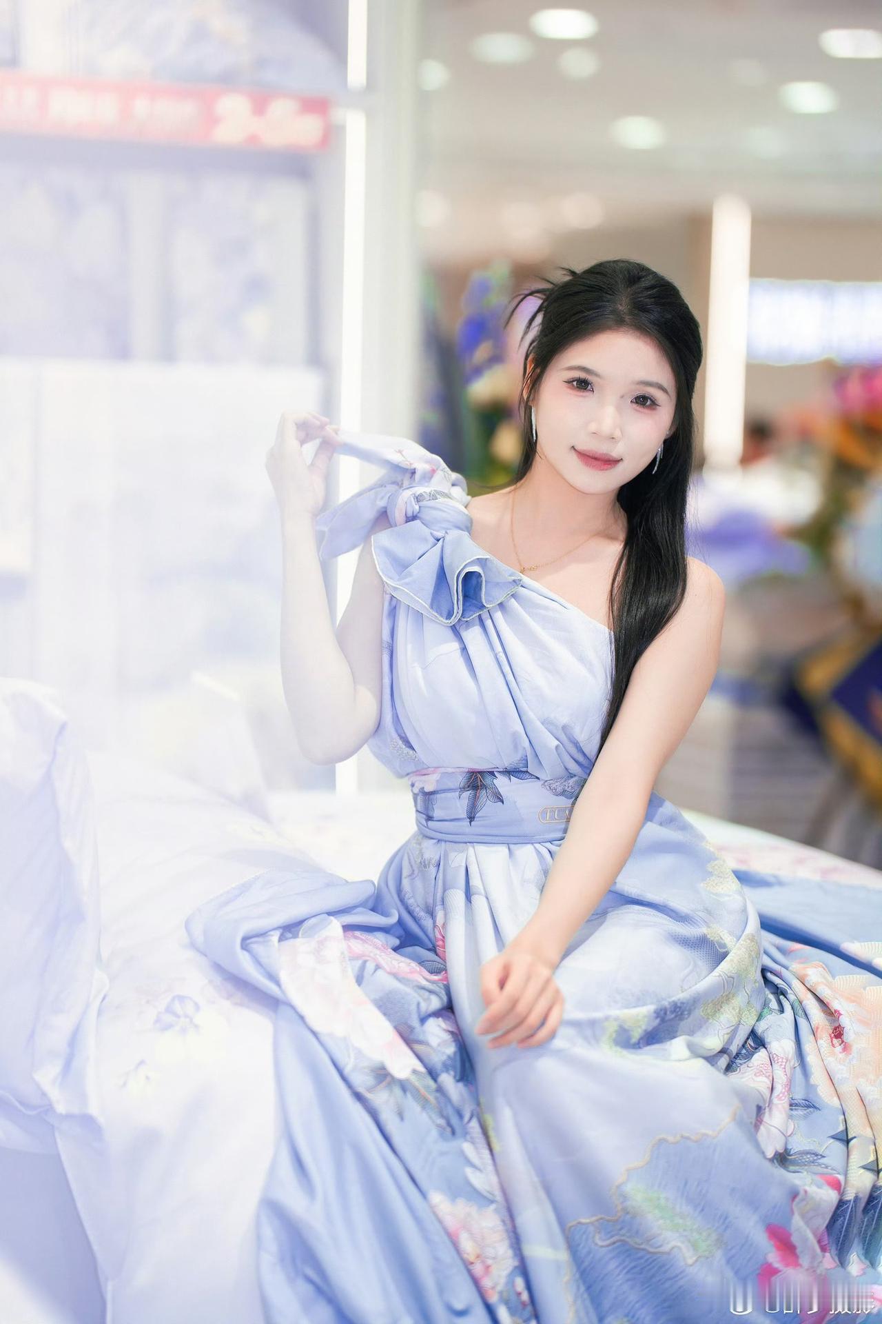 你只管带着热爱往前走，想要的光自然会落在你身上。模特：雪碧