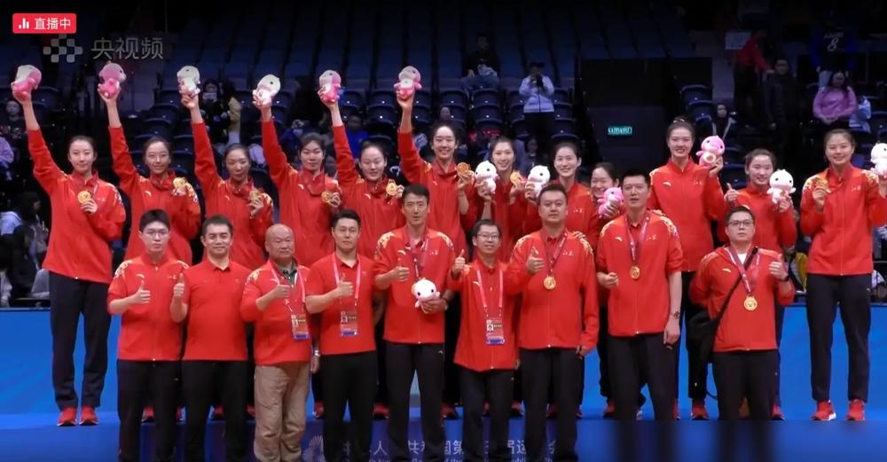 施海荣最理解赵勇！国家女排中，张梓萱已经是主力二传，只有17岁，本来应该在青