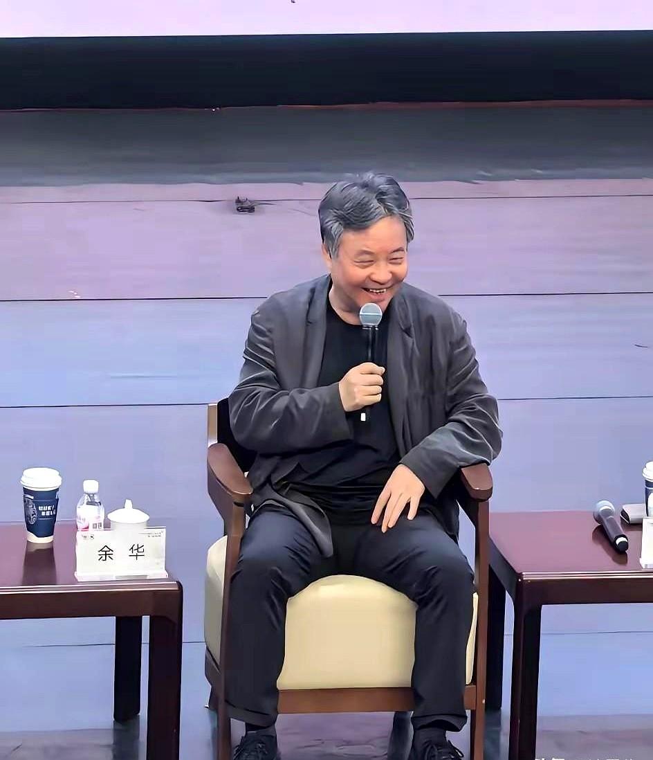 余华曾想改《活着》片名，多亏张艺谋坚持1993年，33岁的余华看完张艺谋改编