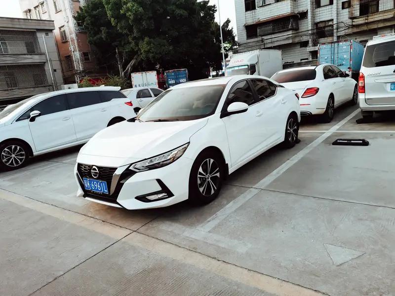 选轩逸还是19款宝来，得看你需求。轩逸舒适性出色，座椅就像“大沙发”，长时间乘