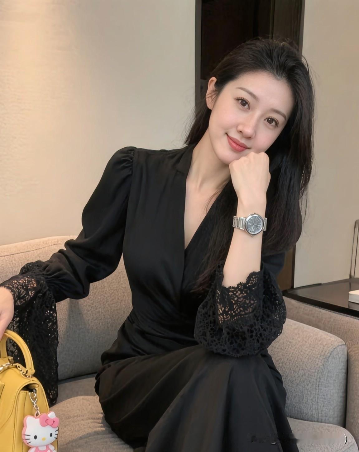 这辈子最大的遗憾，就是遇见了你，却最终失去了你，还要把这份爱藏得严严实实，