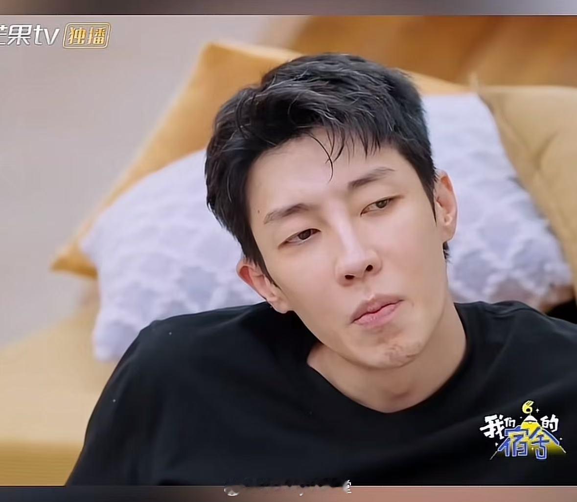 撒贝宁这滤镜加得太狠了哈哈哈哈哈哈哈哈哈哈哈救命了谁说这是撒贝宁的啊！！​​