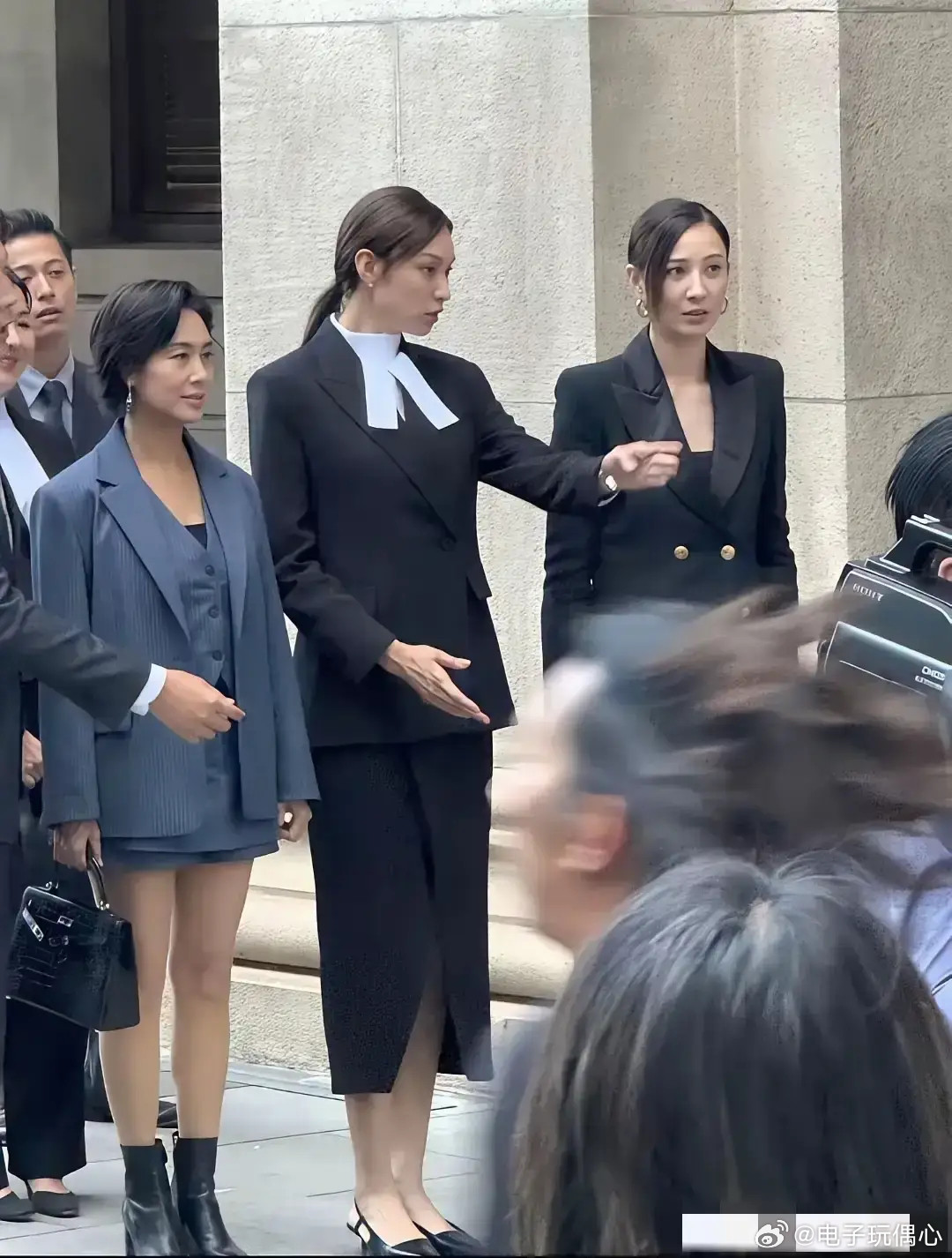 没想到女神现实中居然那么矮，白瞎我看了十几年电视，现在才知道