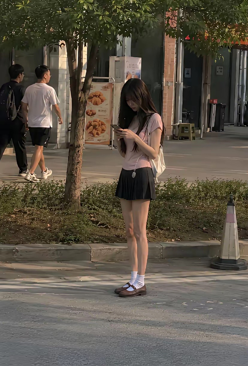 网友说这样的女生怎样才能追得上？ ​​​