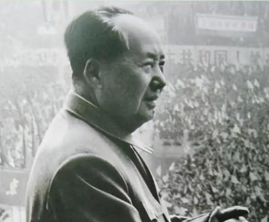 1972年，日本访华，却只带来500亿美元战争赔偿款。谁知，毛主席大手一挥，直接