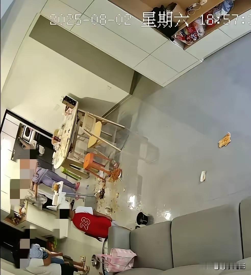 因为侄子来姑姑家过暑假，多吃了两个鸡蛋，丈夫埋怨了17分钟，女子情绪崩溃，掀倒了