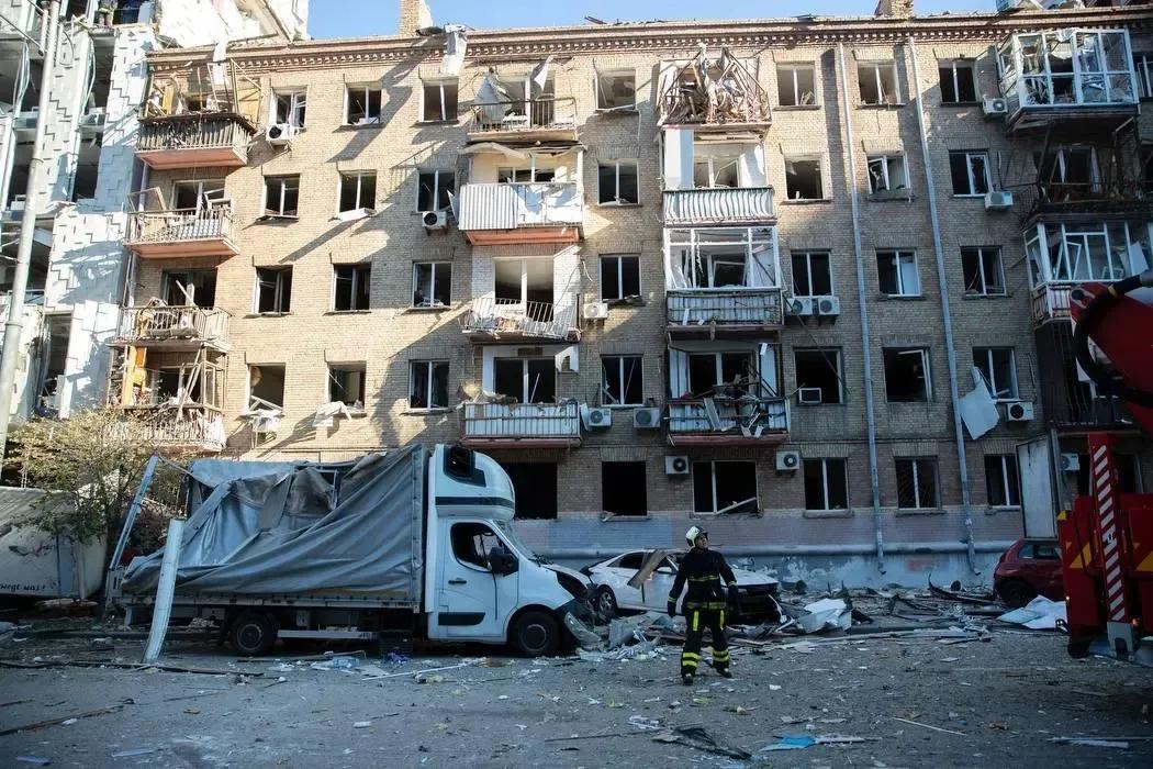 乌克兰首都基辅在28日的被轰炸中，已有14人死亡。乌克兰政府决定，29日为基辅
