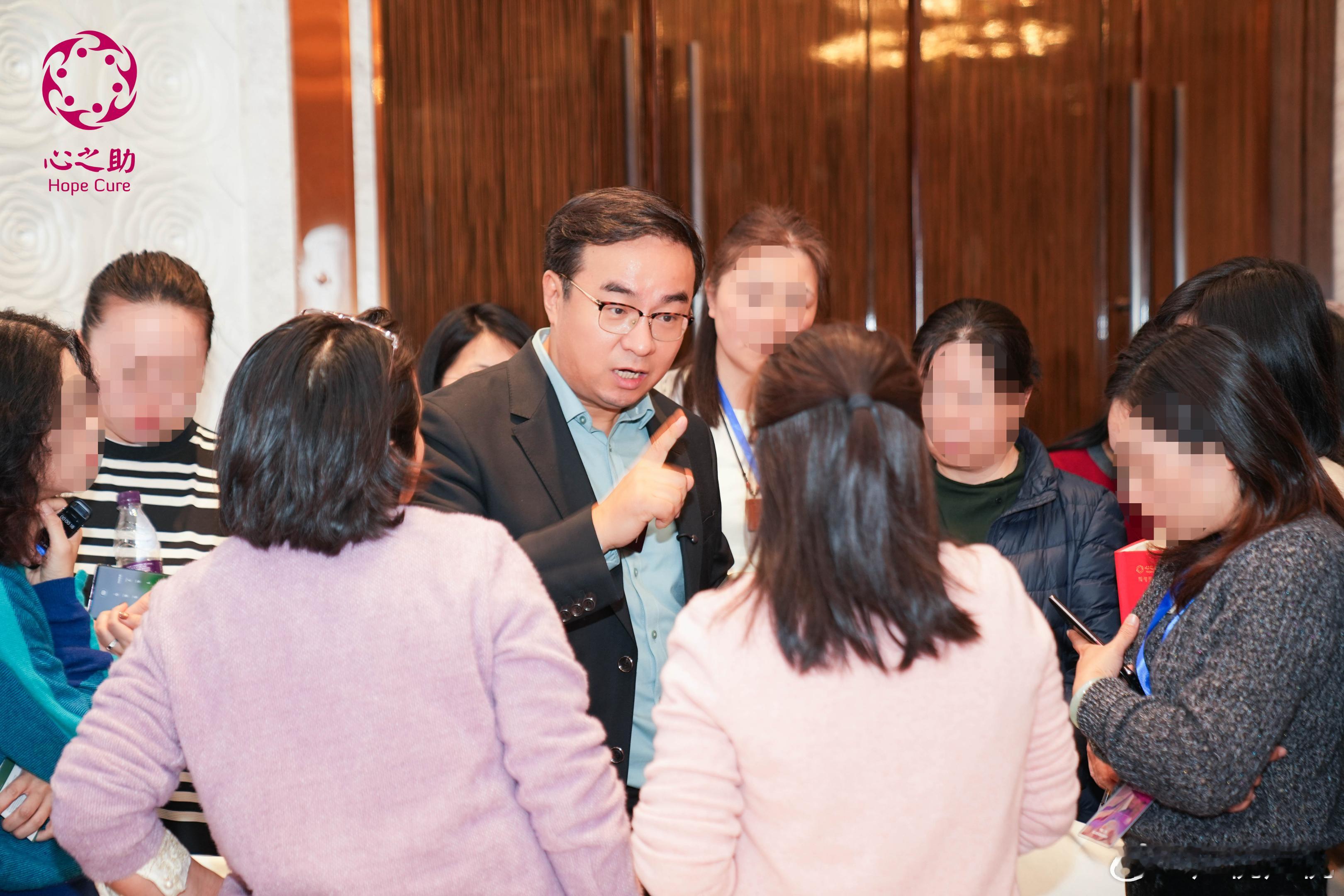 男人背叛，有四件事会一直瞒着你男人背叛被发现以后，嘴上认错道歉、态度卑微讨好，看