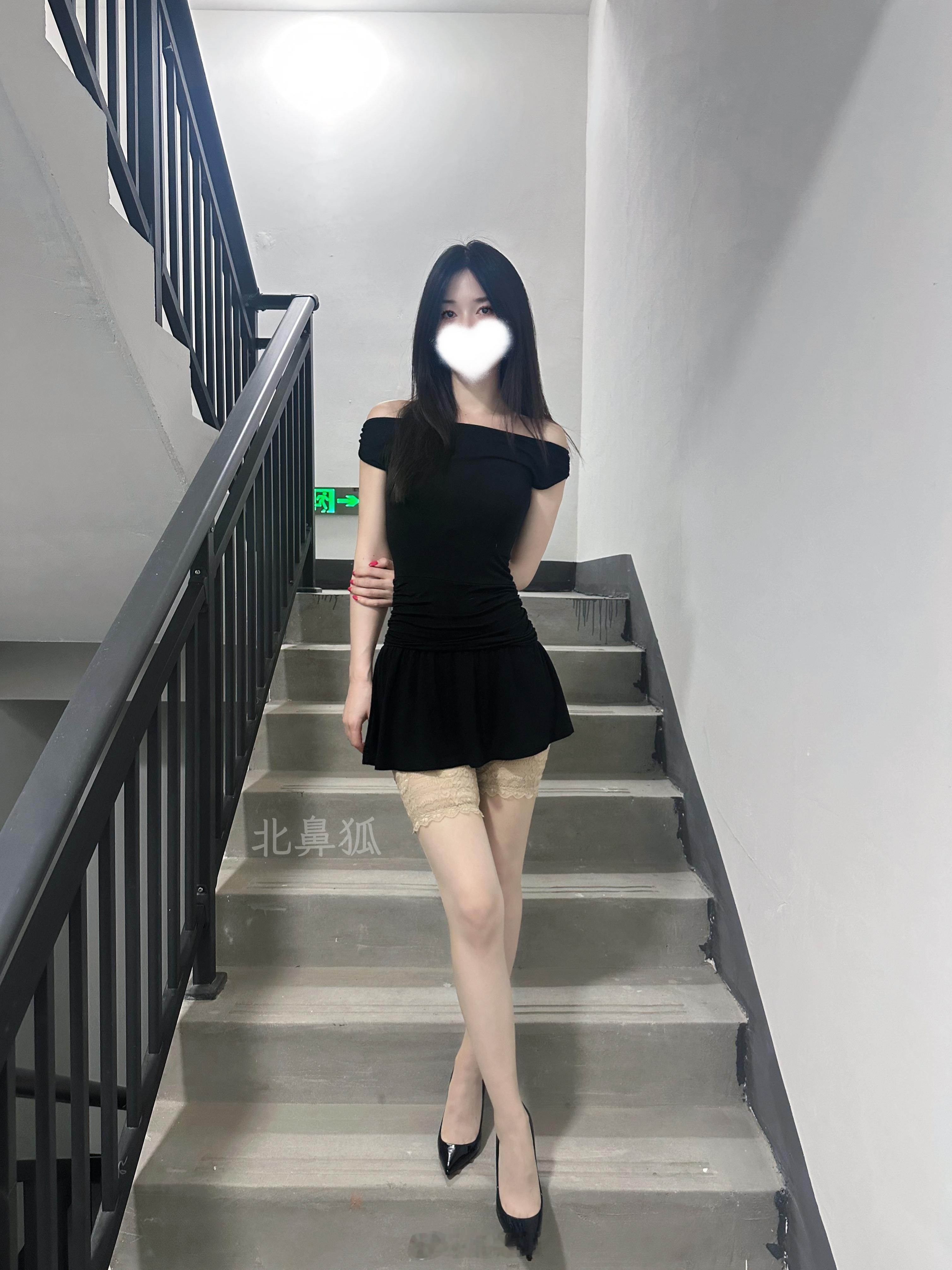 黑色系御姐今日穿搭(ootd)今天穿什么涞觅润丝​​​