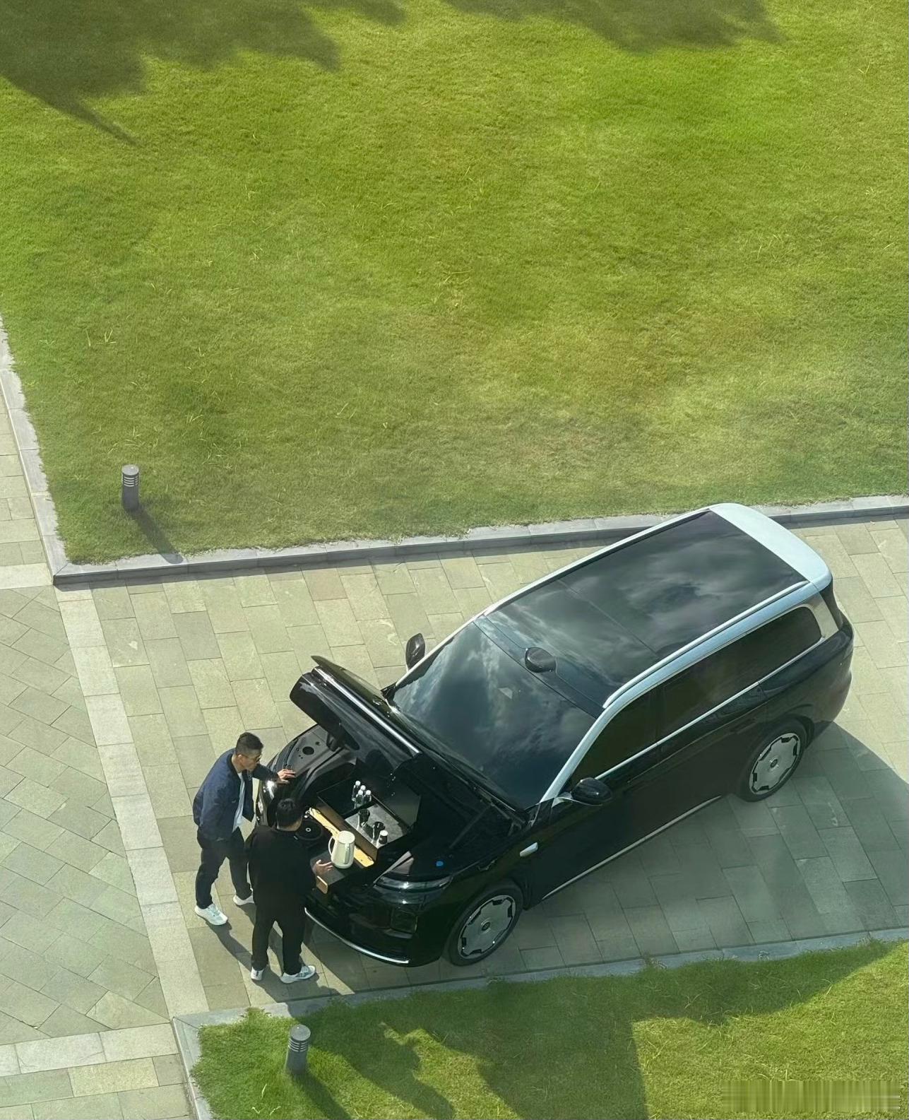 用这张包浆的图，我来聊聊D19的前备箱。-容积之前曹总曝光过可以容纳2个2