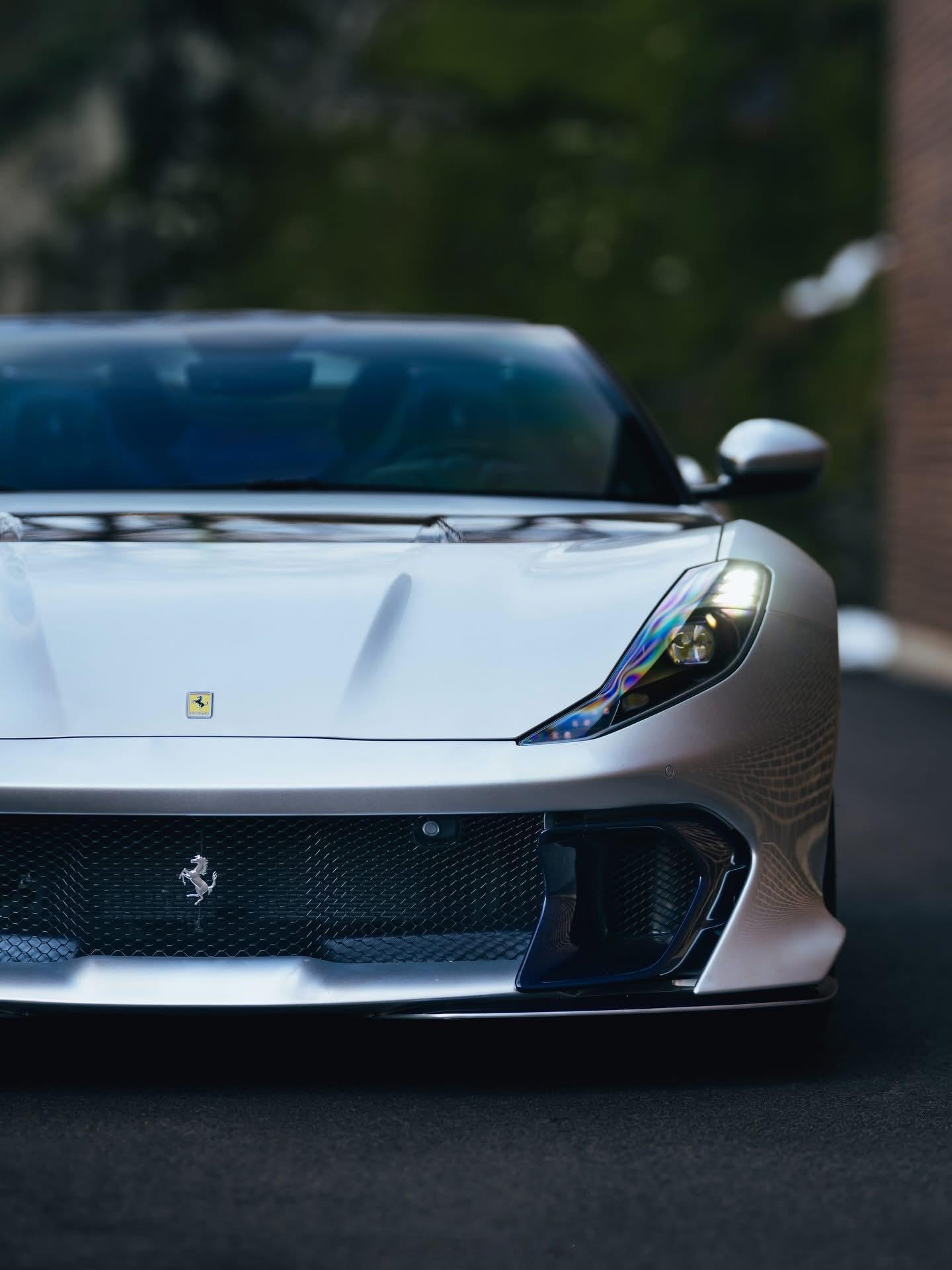 法拉利812CompetizioneAperta银色+暗蓝色油蜡皮内饰绝