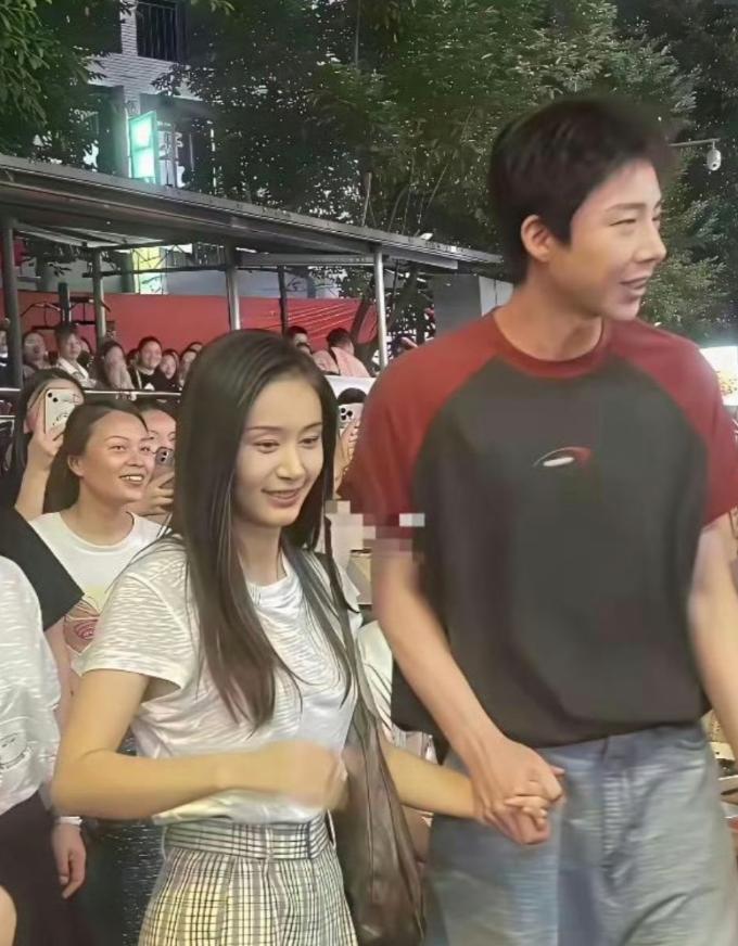 的确比电视上好看多了，不愧是大牌。