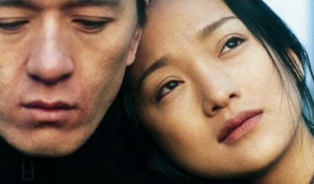 1998年，《大明宫词》试镜现场。制片人李小婉看着瘦不拉几、叼着烟的周迅说：“她