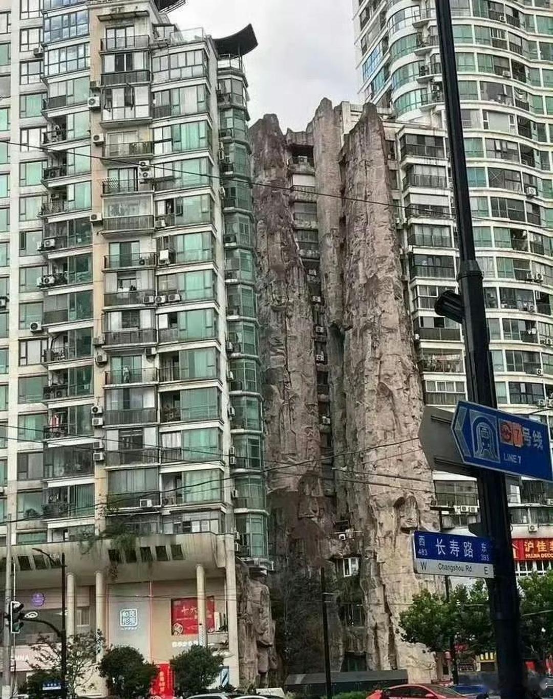 我不说，你敢相信这是上海的房子吗？不是先进城市影响市容市貌了吧[捂脸哭]​​​