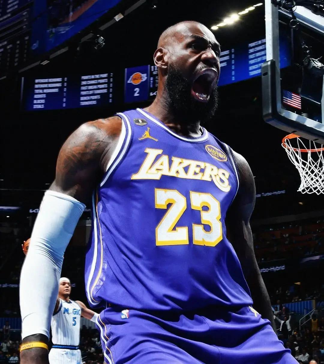 反转，再反转！詹姆斯风评大反转！赛季初：我们不需要詹姆斯。赛季中：詹姆斯成了