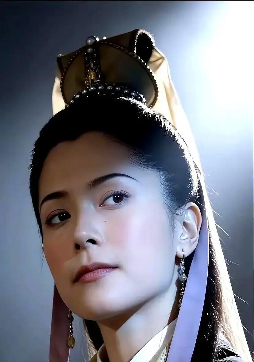 新版琴清换人，全网骂翻2001版《寻秦记》里郭羡妮的琴清，一站就是23年。