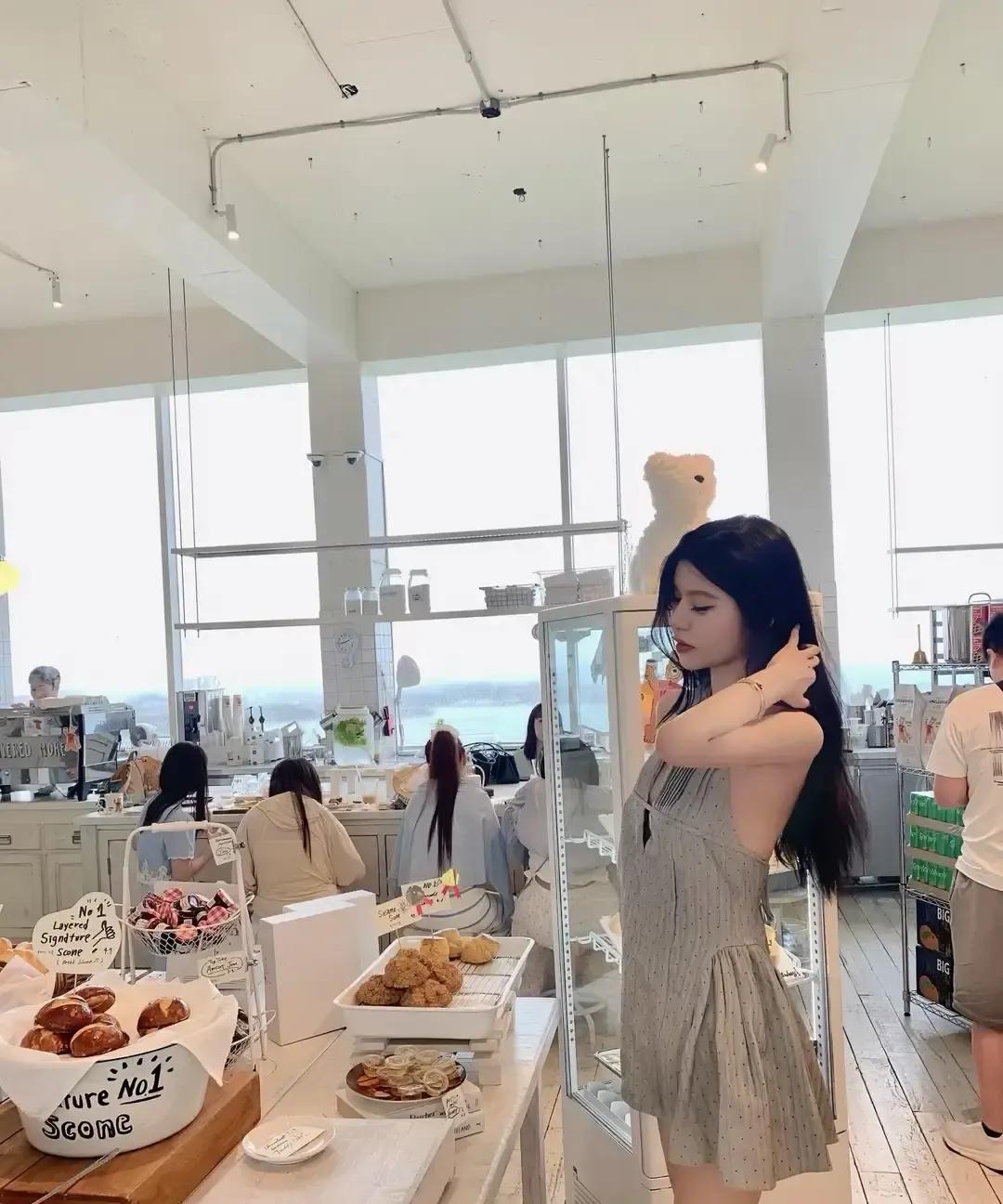 39岁姐姐在抖音发视频征婚，一上来就列硬指标：年薪五十万、身高一米七八、长得干净