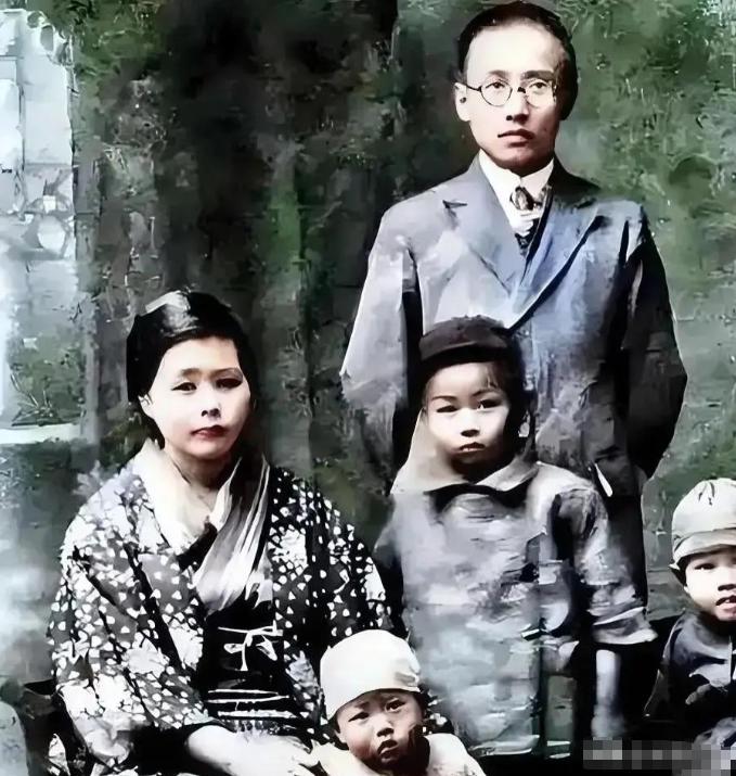 1978年，郭沫若在京离世。最叫人纳闷的是，他在日本丢下的那5个娃，全靠他在日本