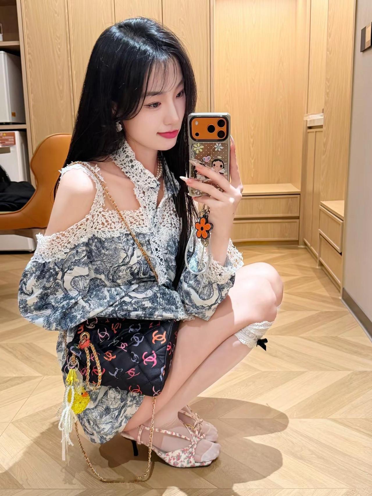 即使有天我拥有了全世界我也只想亲吻哥哥的脸