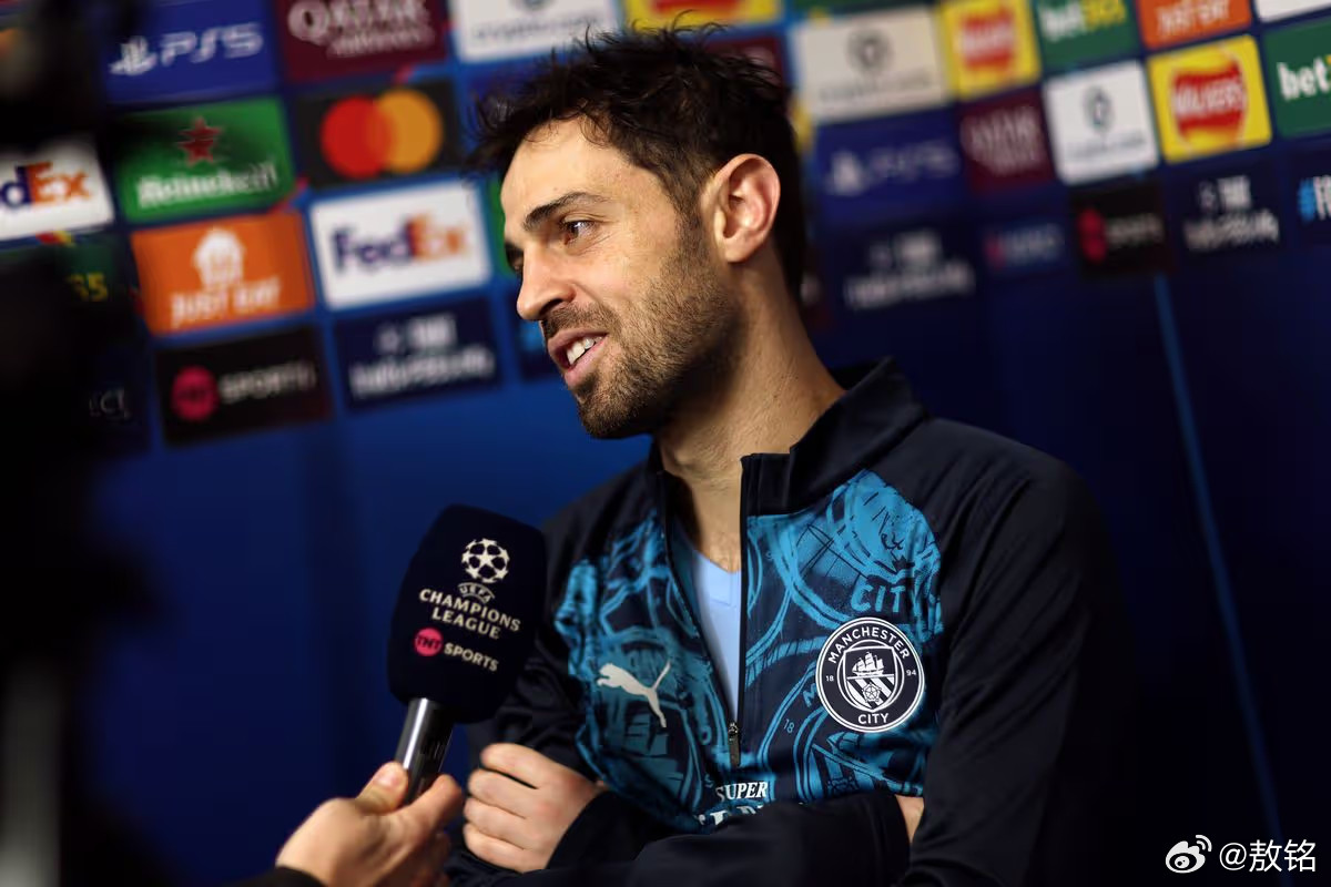 曼城曼城中场B席在欧冠赛后又刺激了阿森纳一把。谈到英超的争冠前景，B席说，阿森
