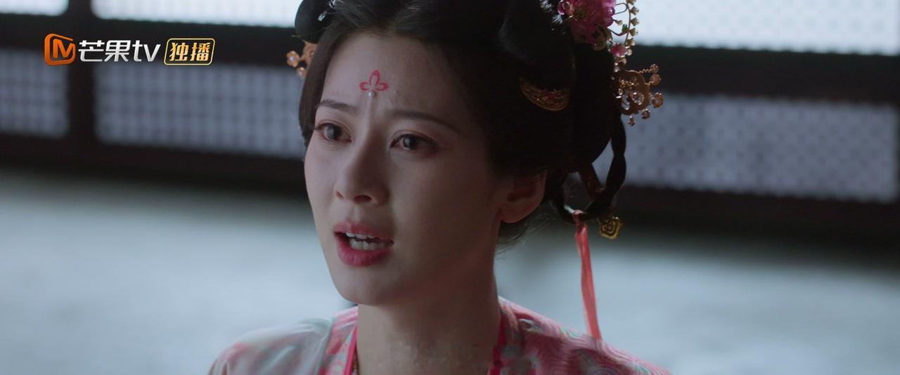 第27集这场戏，古钦的贤相面具是被一个他亲手教过的学生当众撕开的，撕开他的工具是