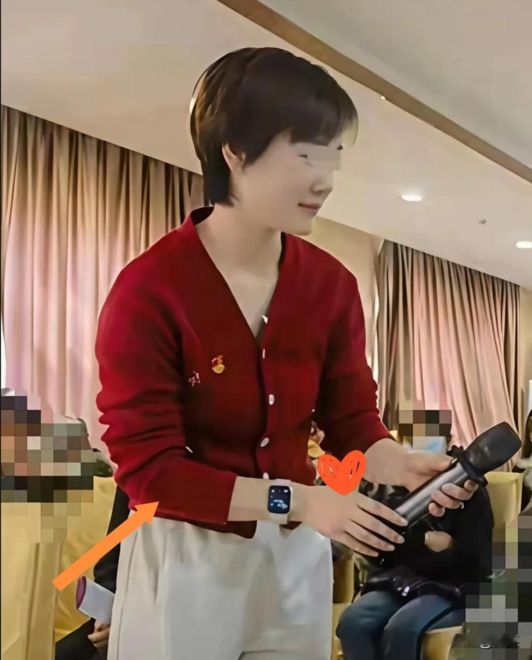 护士长也是靠祖副院长。怪不得不愿意离婚。护士长这个位置。光会干活还真不够