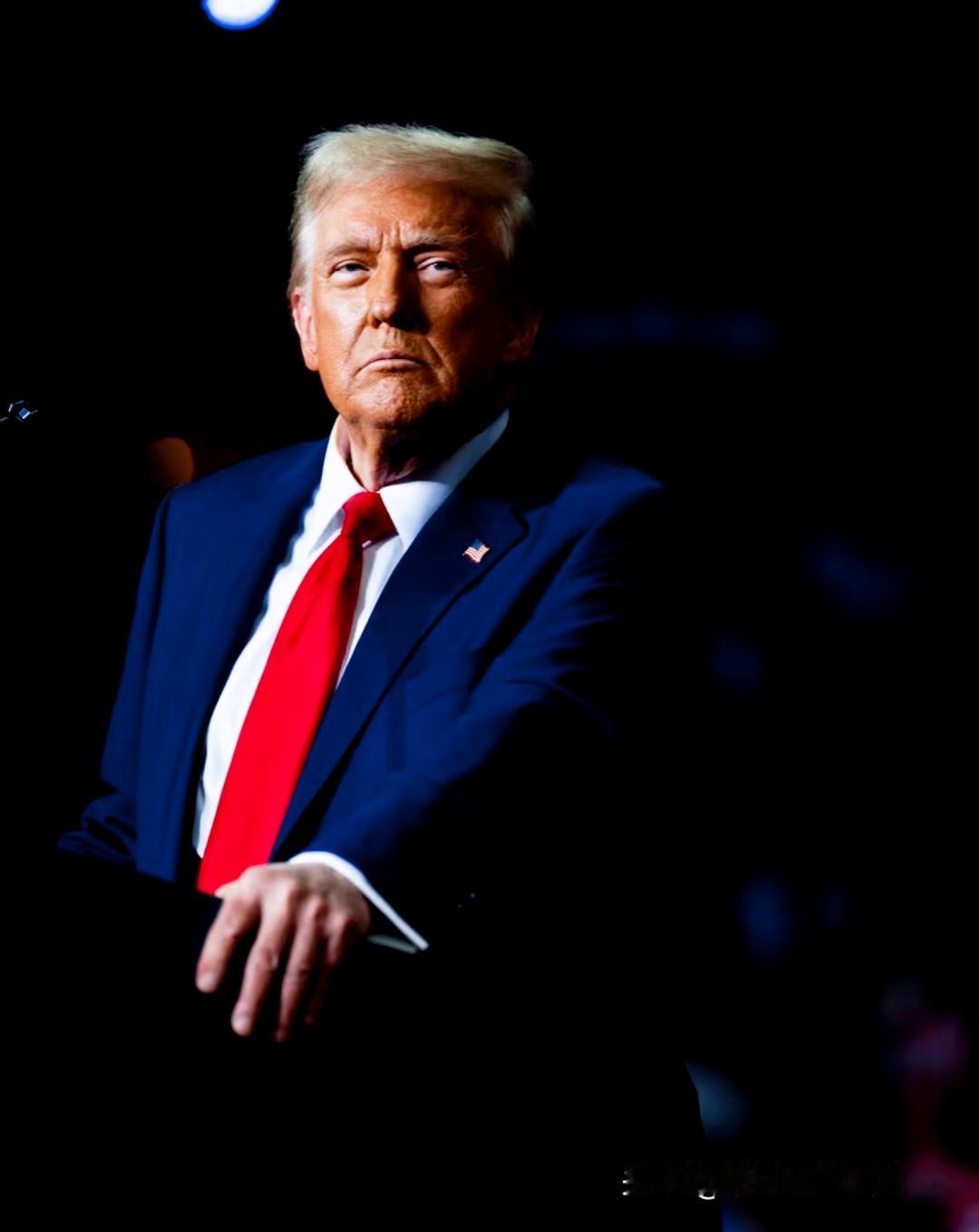 突发！特朗普宣布普京同意对乌停火一周，泽连斯基表态期待，克宫回应亮了国际局