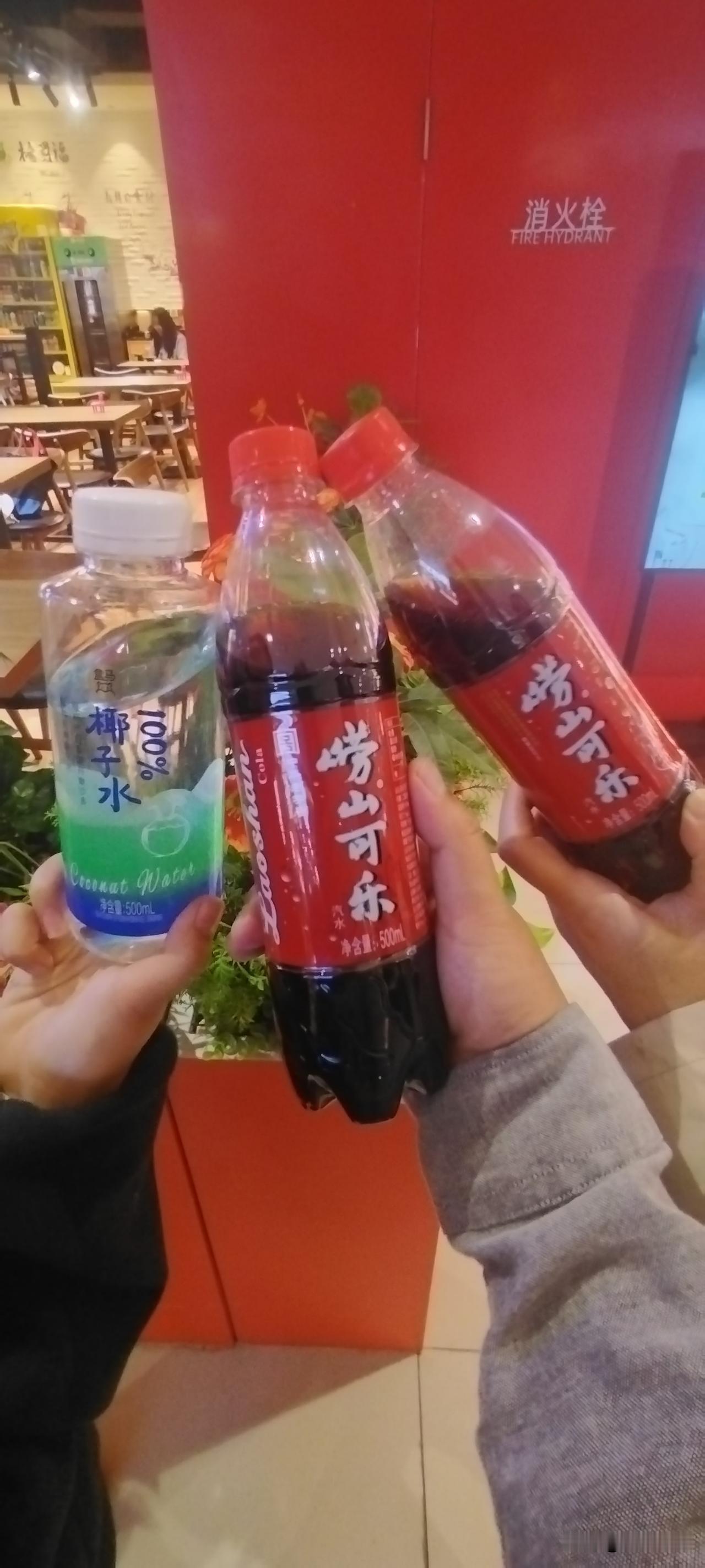 今天去洪楼夜市吃了一份热干面，摊主还挺自信，摊位上写的“我是济南第二，没人敢称第