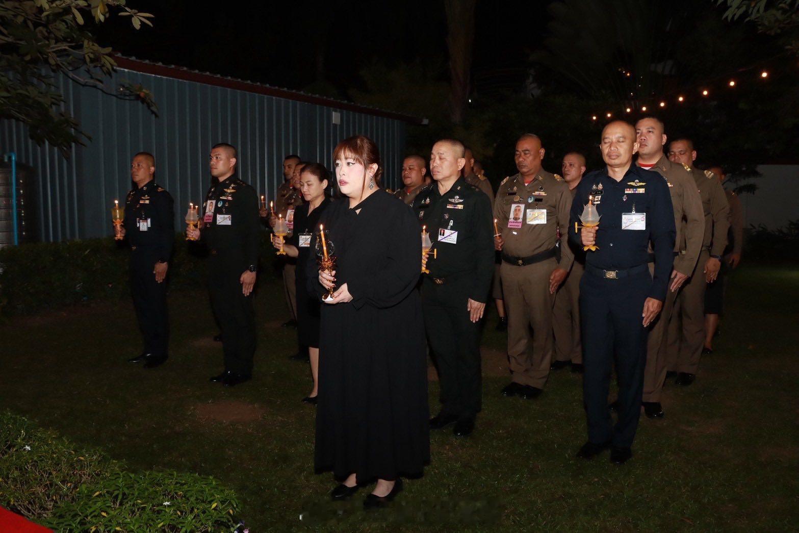 王室王室泰国王室诗丽帕2025年12月5日，诗丽帕和空军军官们在清迈独自祭祀九