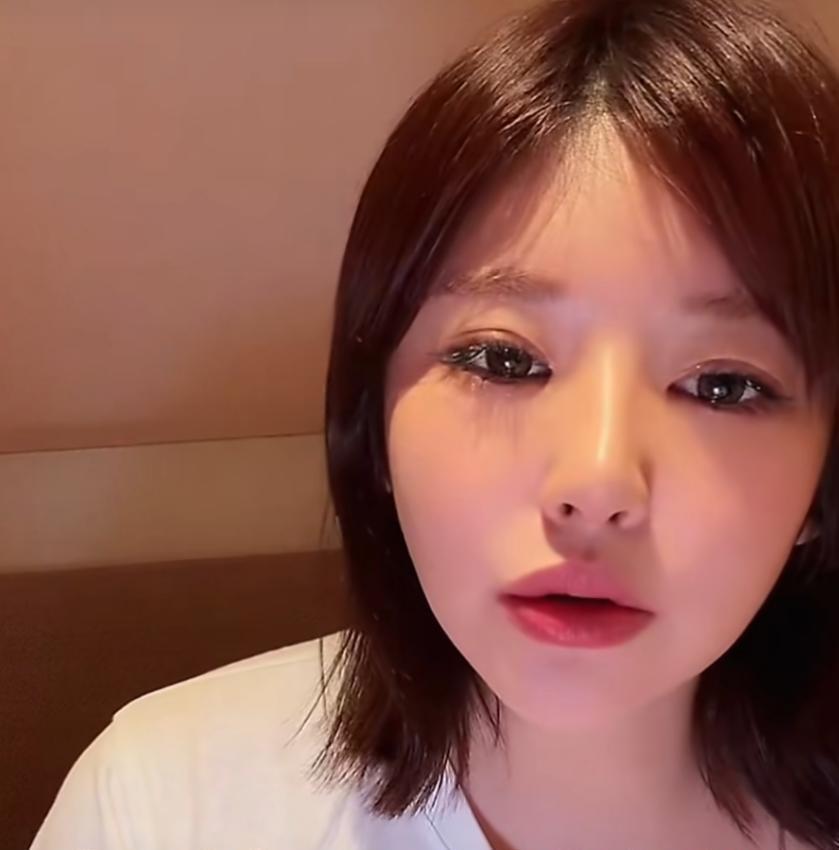 没想到黄一鸣、王思聪还能被曝出这么大瓜！4月22日，一个自称是黄一鸣前男友的男子