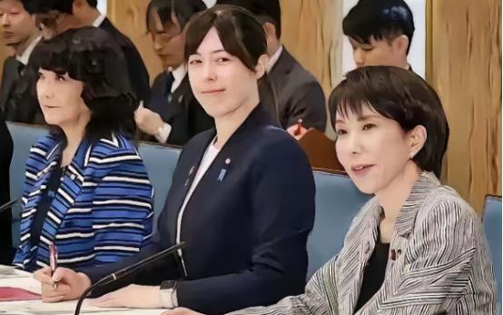 日本的反击来了！据说1月17日凌晨，日本经产省召开紧急会议启动对华230