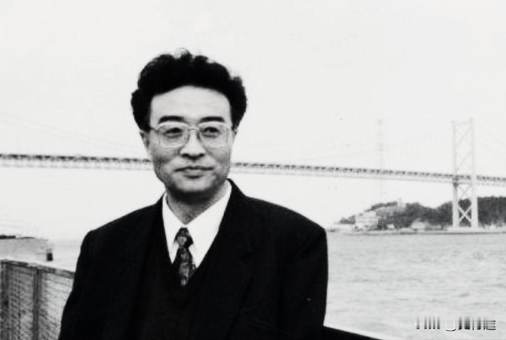 刘铁骑，是大贪官刘青山的儿子，父亲在1952年被枪毙的时候，刘铁骑才6岁，底下还