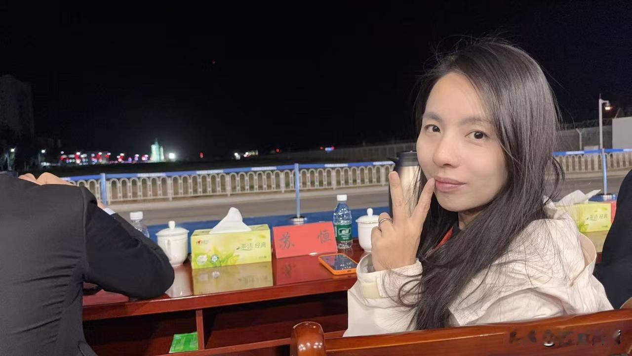 已經不記得自己是從神舟幾號開始關注中國航天，每一次都是在手機螢幕前關注，這次何其