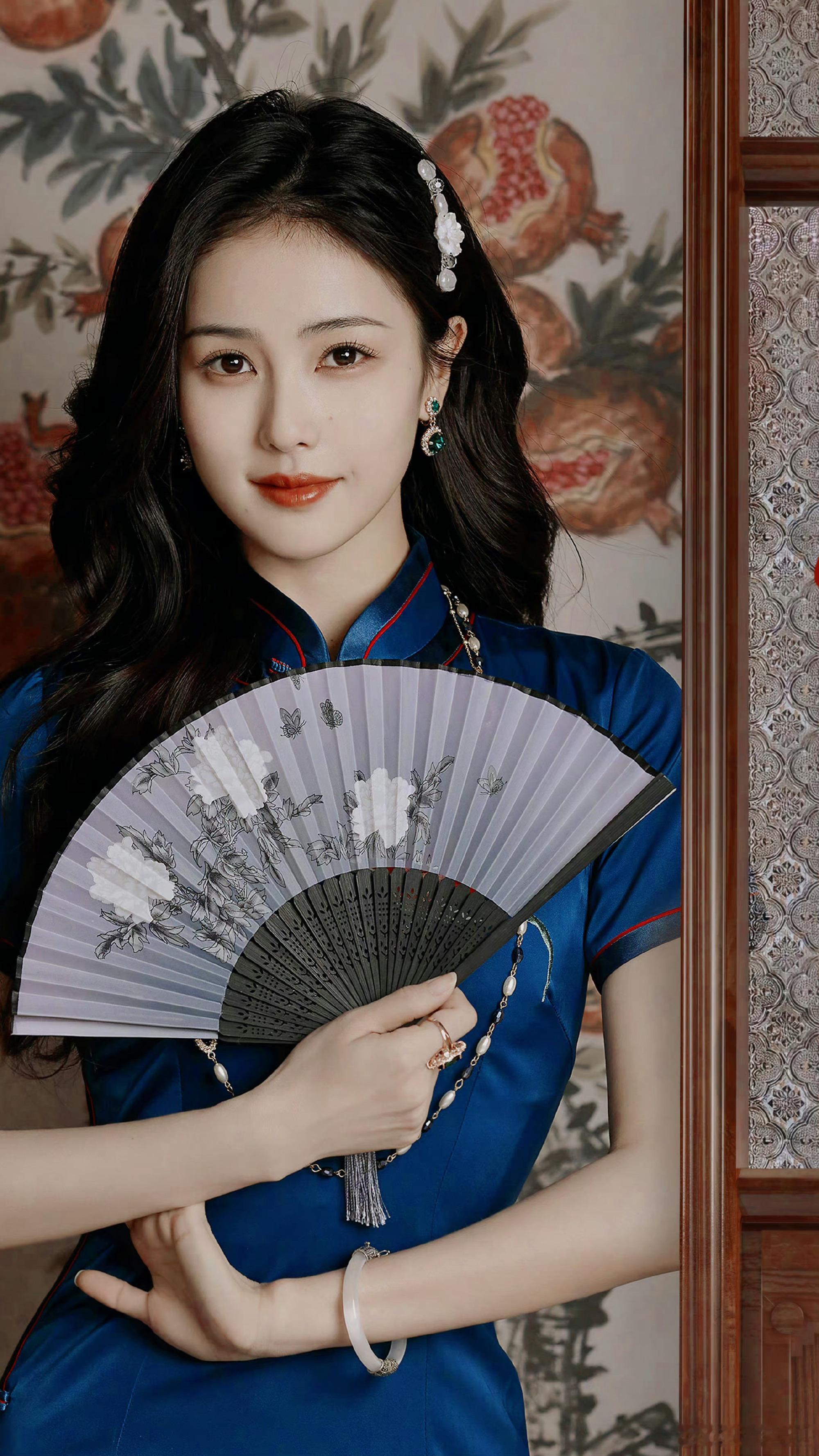 白鹿国风旗袍造型👠优雅得体，大气端庄
