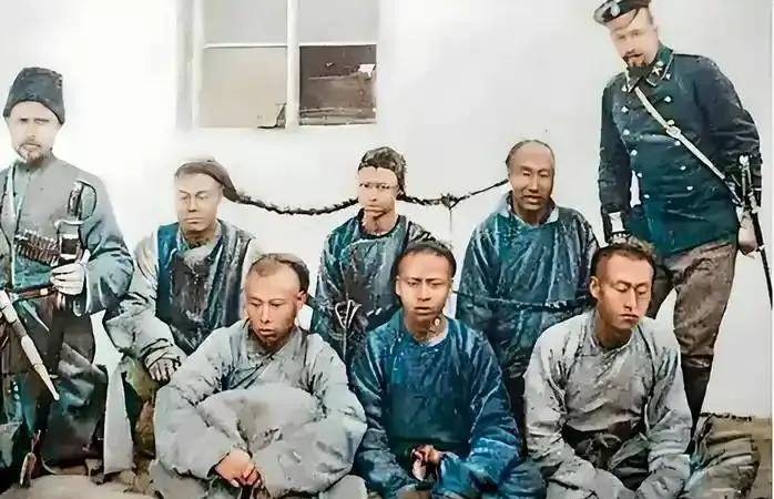 在回答清朝为什么是封建社会的顶峰之前，我要强调的是称之为顶峰并不意味着清朝设计制