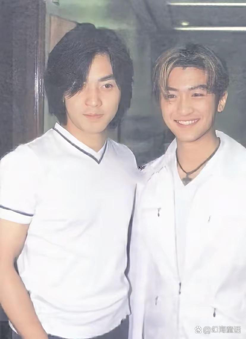 30岁的郑伊健和十几岁的小谢