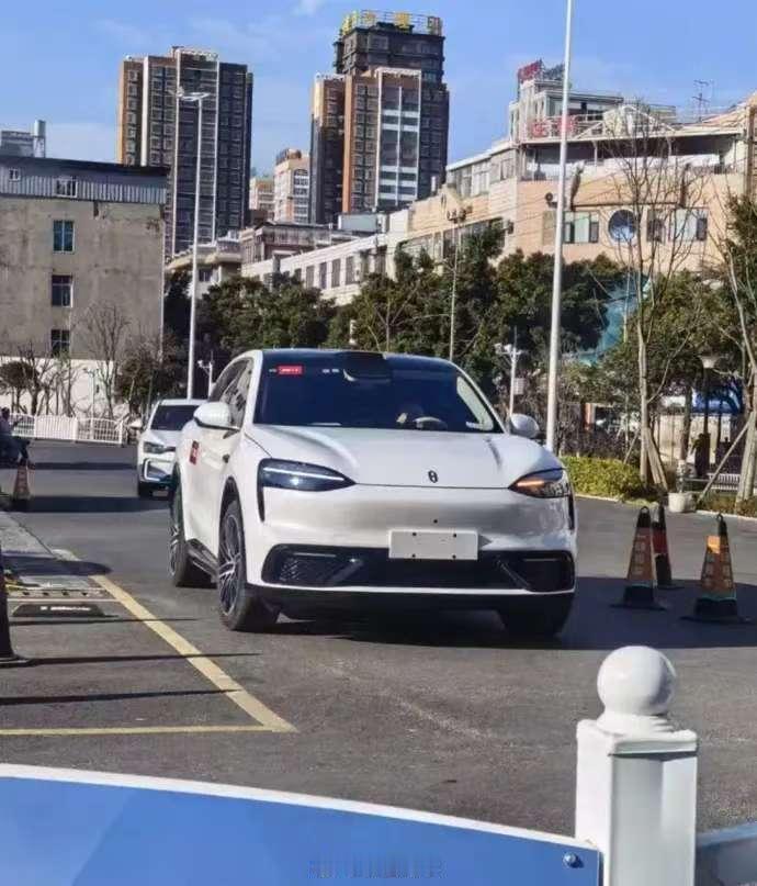 问界M6实车曝光，1-10分你打几分？问界M6