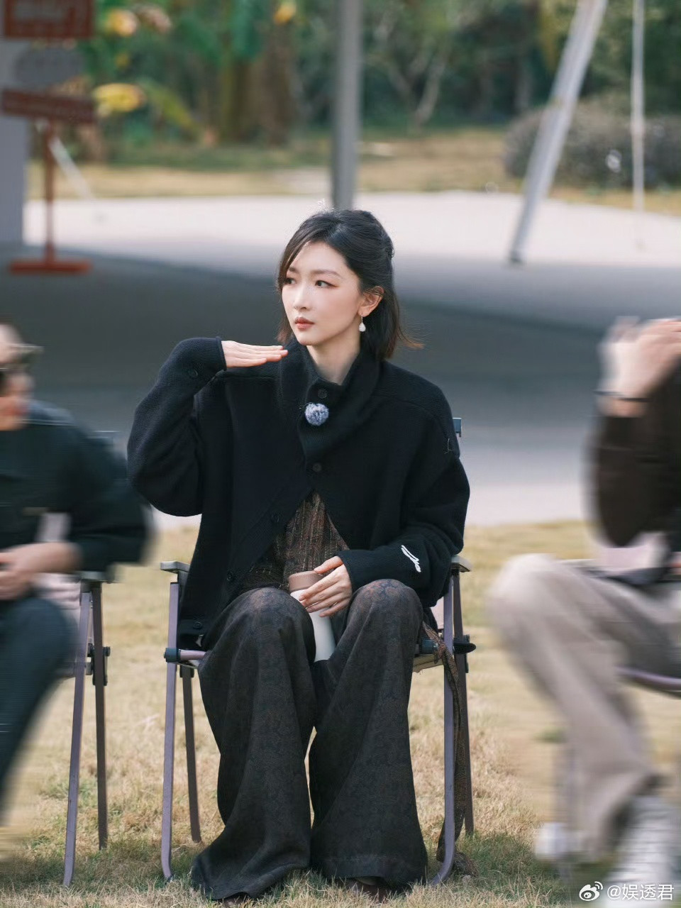 周冬雨不做演员想去养驴周五晚高疯听完周冬雨的转行想法直接笑出声，养驴这个职业选择