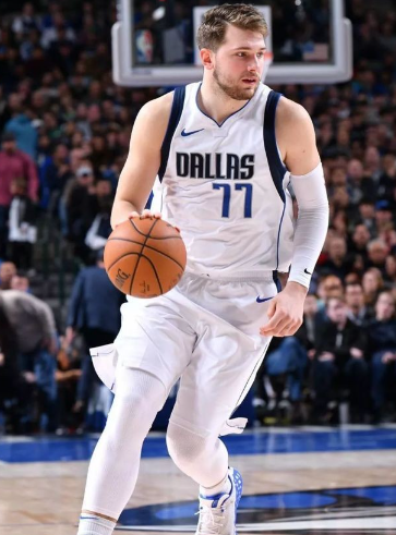 东契奇真的只是一场效率低的问题吗？感觉他不像一个球队领袖，谁都有效率低的时候，