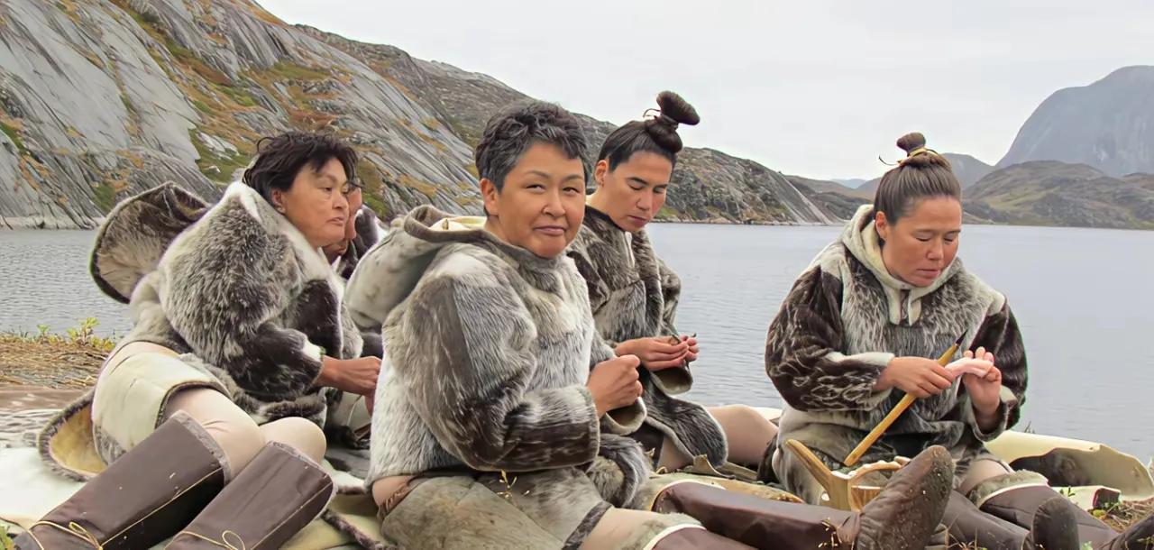 传说格陵兰岛的本地人与中国人拥有共同的祖先，今日看到这幅图，发现他们的模样确实很