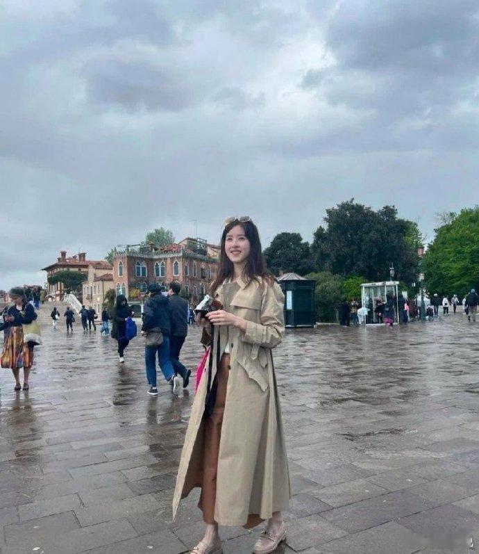 不怪刘强东那么喜欢她。