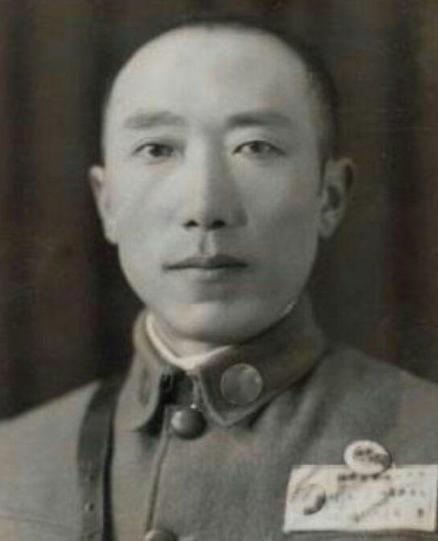 1941年2月，山西土匪乔日成，派7名窑姐伺候日本监军，骗走大量装备放手将日寇活