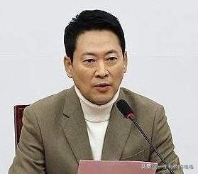 3月11日，韩国国民力量党党首张东赫明确表态，尊重该党107名议员全体署名的与“