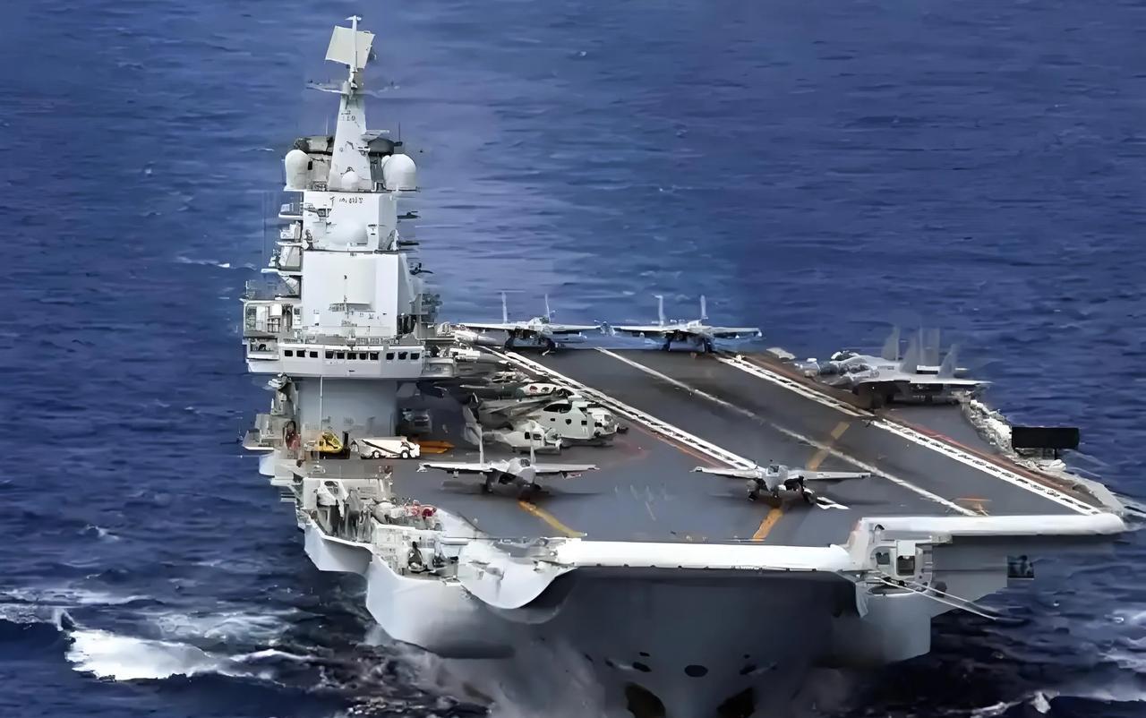 解气，辽宁舰现身，美菲海军下令，不可越过九段线。当地时间6月6日，路透社报道，