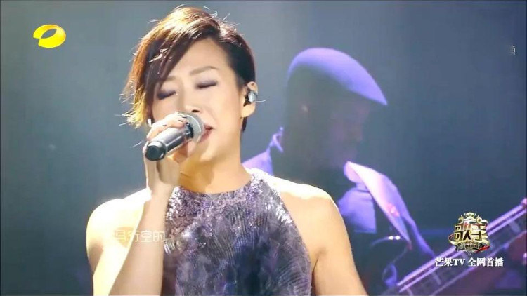 林忆莲改编一曲《蓝莲花》高音爆棚,全场沸腾,可以跟原唱许巍相媲美了