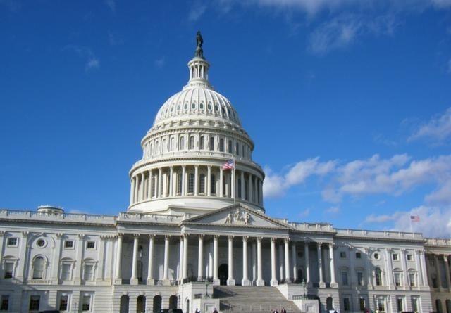 美国真的具备了亡国的全部条件吗？其实，它并不具备中式王朝灭亡的条件，因为它更像一